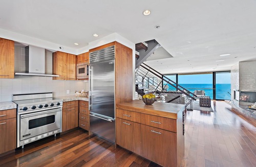 South Laguna House | Oceanfront townhome Victoria Beach Walk to the Montage
