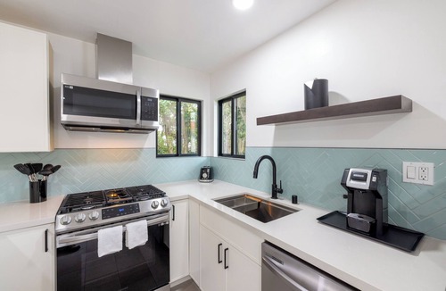 Pismo Beach Hotel | Oceanview 2-bedroom Cottage with WiFi, AC and Full Kitchen in Pismo Beach, CA