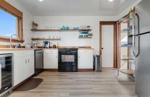 Dillon Beach House | Oceanview Playcation! Dillon Beach! Hot Tub & Fire Table! Agua La Vista