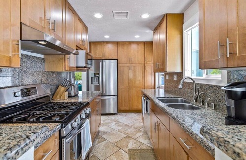 Warm Sands House | Old Blue Eyes – Palm Springs Home with Pool, Spa, Fire Pit & Privacy