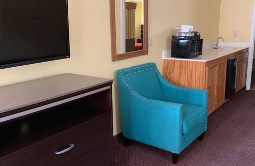 San Luis Obispo Hotel | Olive Tree Inn & Suites, a Howard Johnson by Wyndham