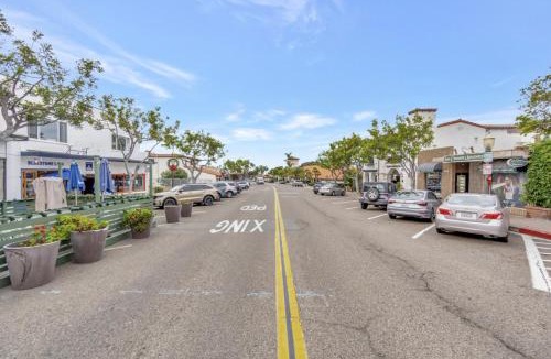 San Clemente Apartment | ON Avenida Del Mar Heart of Downtown 10 minute WALK to the Pier Parking