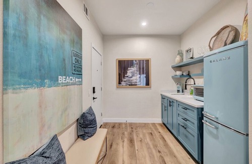 San Clemente Apartment | ON Avenida Del Mar- Heart of Downtown- 10 minute WALK to the Pier! Parking!