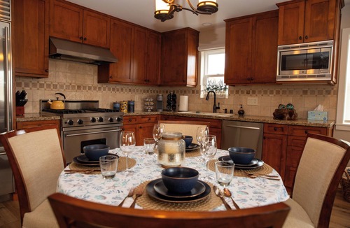West Newport Condo | On Beach Time- Luxury Coastal Getaway, Remodeled, Spotless, Walk2Beach, Parking
