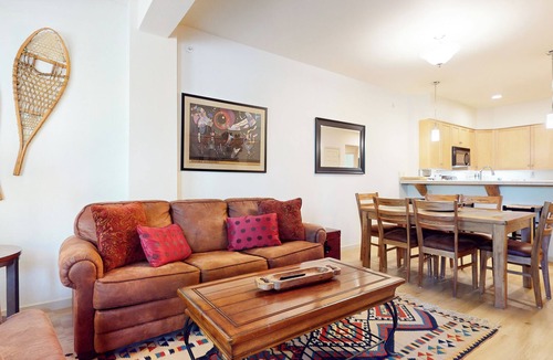 Mammoth Lakes Condo | On Golf Course! Lovely Furnished, Private Gas Grill & Laundry. Pool On-site