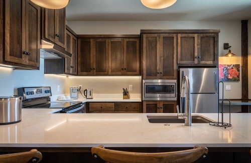 Paso Robles House | On the Park + Walk to Downtown Dining | Downtown Paso Robles | Paso Park Suites