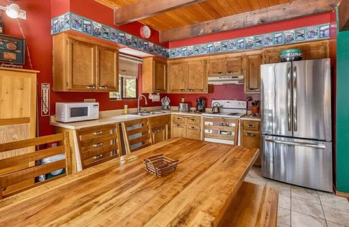 Tahoe Paradise Cabin | Only 7 miles to Heavenly, Huge Deck, Pets Welcome