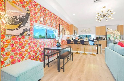 North Hollywood Villa | OO. Vibrant 3BR NoHo Suite, Universal 15m, Family