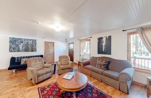 Yosemite National Park House | Oso Lodge Unit B
