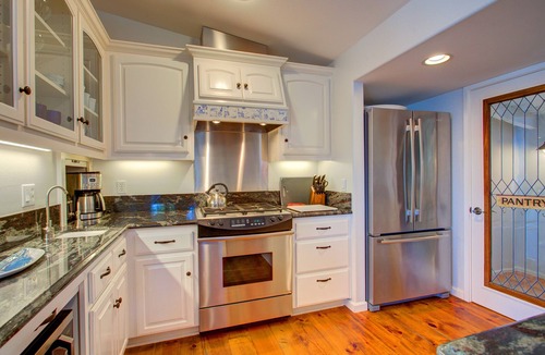 Park Hill Cottage | OUR COTTAGE AT CAMBRIA For A Special Carmel-Like Stay. Guests Love This Cottage!