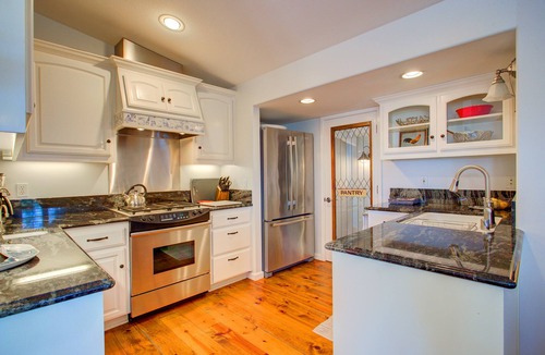 Park Hill Cottage | OUR COTTAGE AT CAMBRIA For A Special Carmel-Like Stay. Guests Love This Cottage!