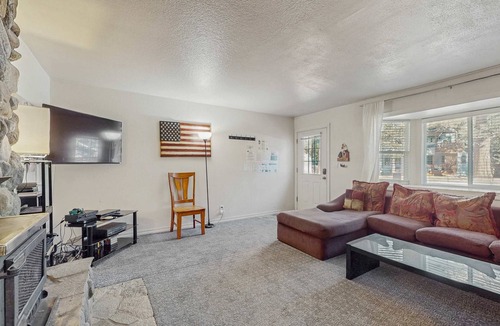 Tahoe Paradise House | Outdoor adventures in South Lake Tahoe walk to Lake Baron & golf courses