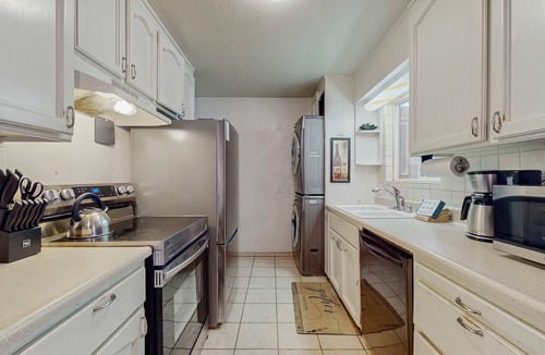 Tahoe Paradise House | Outdoor adventures in South Lake Tahoe walk to Lake Baron & golf courses