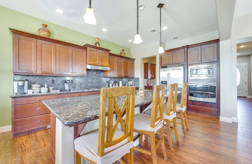 Fresno House | Outdoor Oasis w/Fire Pit: Pet-Friendly Fresno Gem