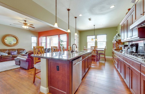 Fresno House | Outdoor Oasis w/Fire Pit: Pet-Friendly Fresno Gem