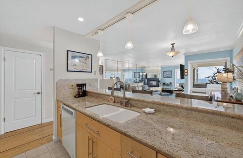 Rio del Mar Condo | Overlooking the Ocean!