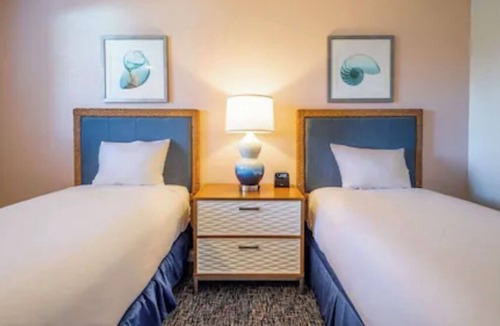 Marina Condo | Pacific Ocean get away- Walk to Beach - Full Kitchen, Washer Dryer, Clean, Cozy