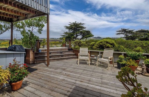 Watsonville House | Pajaro Dunes Beach House 65 Seashells, Swells & Sandy Toes 4BR Getaway for 11!