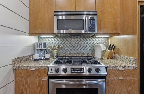 Baristo Apartment | Palm Springs Escape | Pool Near VillageFest