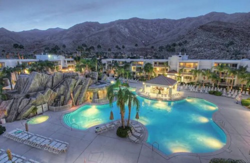 Canyon Corridor Condo | PALM SPRINGS PERFECTION! 2BDR sleeps 6! POOLSIDE Bar & Grill