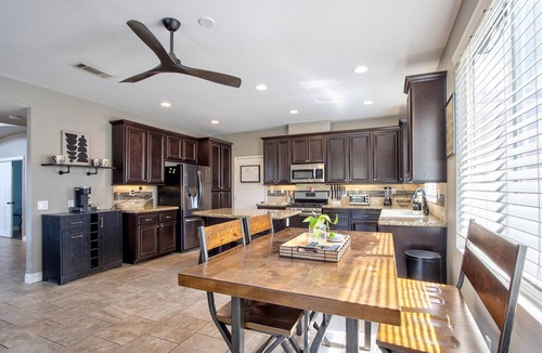 Murrieta Hot Springs House | Palm Tree Lane Retreat in Murrieta: Private Pool, Spa, Loft, Balcony, Ideal Mid-Term Stay +Solar EV!