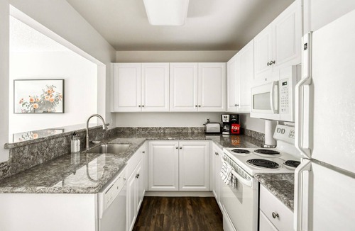 Palo Alto Apartment | Palo Alto 2BR w/ Pool, Spa, and More