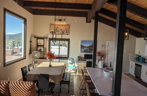 Tahoe Village House | Panoramic Lake Tahoe View Mt Retreat Hottub Pool Close to SkiLift Heavenly