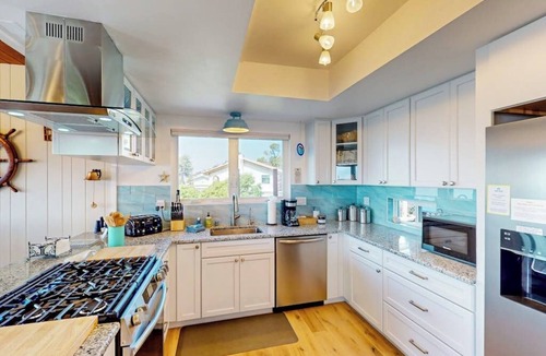 Marine Terrace House | Panoramic Ocean and Sunset Views with EV Charging available