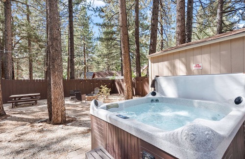 Big Bear Lake Ski Chalet | Paradise in the Pines - Classic Big Bear Chalet with Hot Tub, Ping Pong and Darts!