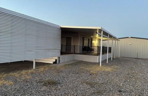 Cienega Springs House | Parker Sun Daze Getaway. Sleeps 7, Boat Parking + BBQ. Close to free boat ramp