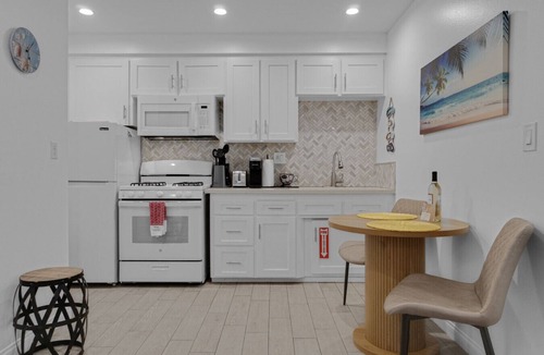 El Porto Apartment | Parking, A/C, W/D, 15min to LAX and Remodeled
