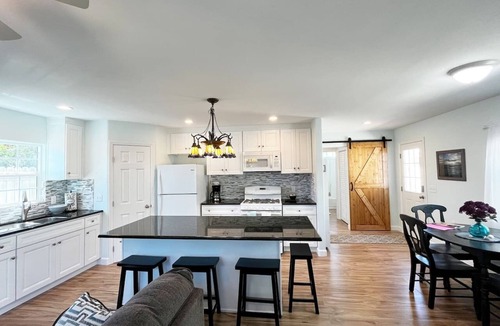 Santa Maria Cottage | Parkside Cottage: BBQ|Park|W/D|1 bdrm|Wineries|Hiking|Golf|20 min-beach