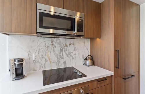 Downtown San Francisco Apartment | Party & Entertaining Areas | Close to Subways+Commutes |South Beach