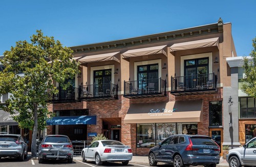 Paso Robles Condo | Paso Park Suite 203-Downtown Paso Robles Park-Side Suite with Balcony!