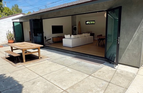 Sunset Park House | Peaceful 1-bedroom bungalow with private patio in Santa Monica