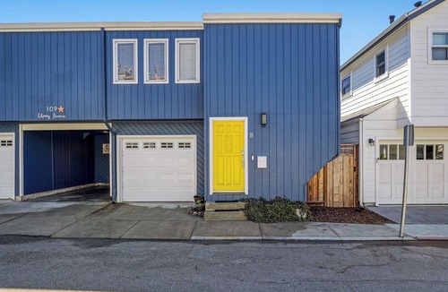 Capitola Cottage | Peaceful 2-bedroom Cottage in Capitola, Steps to the Beach. Pet Friendly.