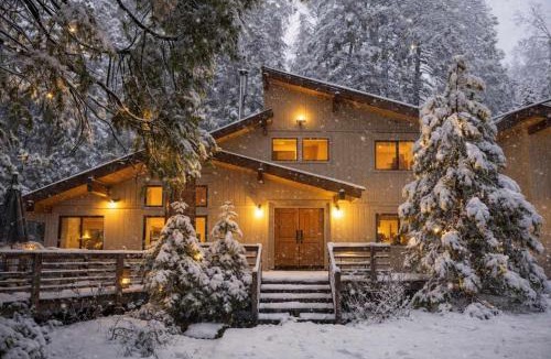 West Village House | Peaceful Cabin Getaway Relaxing By the Creek Walking Distance to Town