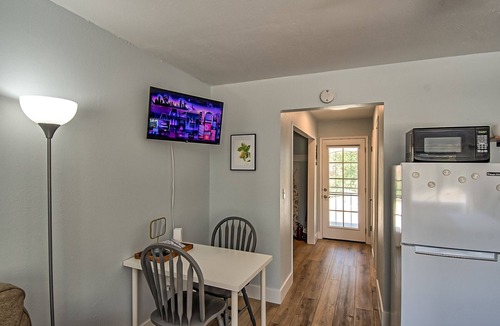 Redding Cottage | Peaceful Cottage Retreat - 1 mile from Lake Shasta