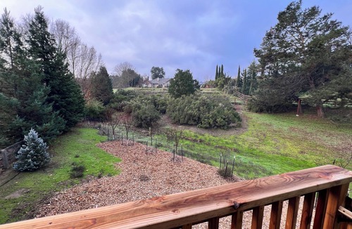 Atascadero Apartment | Peaceful Country Cottage Retreat. Oaks, Gardens & Starry Nights. Pet Friendly!