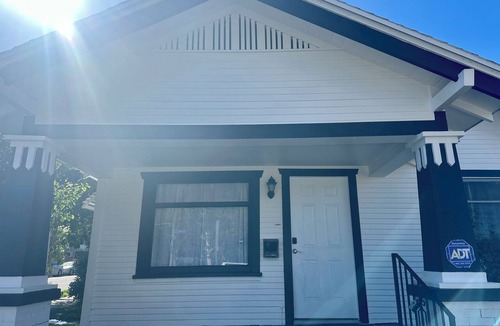 Eastside House | Peaceful Craftsman Home Near LBCC Yard & Parking