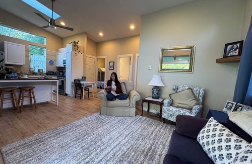 Lake Stevens Cottage | Peaceful, light-filled 'Serenity Cottage' with Wi-Fi in charming Lake Stevens