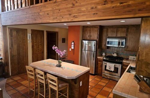 Long Barn House | Peaceful Mountain Cabin with Private Lake and Game Room Near Long Barn, California