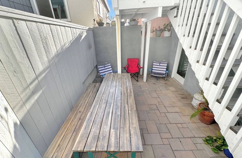 El Porto Apartment | Peaceful studio in Manhattan Beach a block to the beach