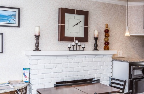 Munras Avenue Hotel | Pelican Inn Monterey