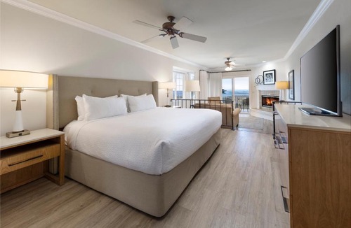 San Simeon Hotel | Pelican Inn & Suites