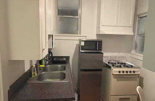 Alhambra House | Perfect 1-bedroom house with AC in nice Alhambra neighborhood