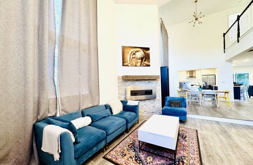 Mar Vista House | Perfect 4-bedroom house with AC & High ceilings for the Summer
