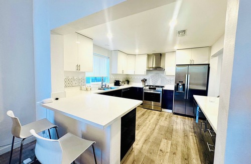 Mar Vista House | Perfect 4-bedroom house with AC & High ceilings for the Summer