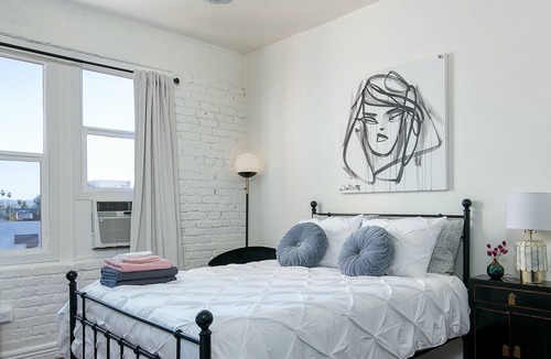 Westlake Hotel | Perfectly Cozy Studio for Couples