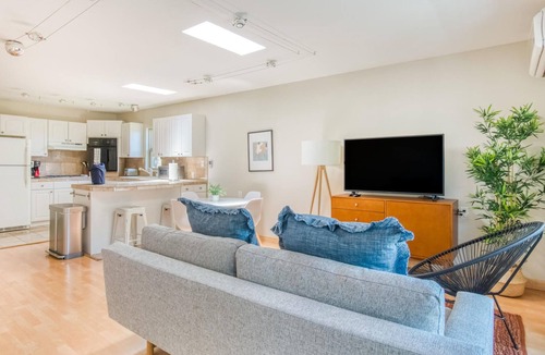 University South Apartment | Perfectly Located 2BR in Palo Alto near Stanford